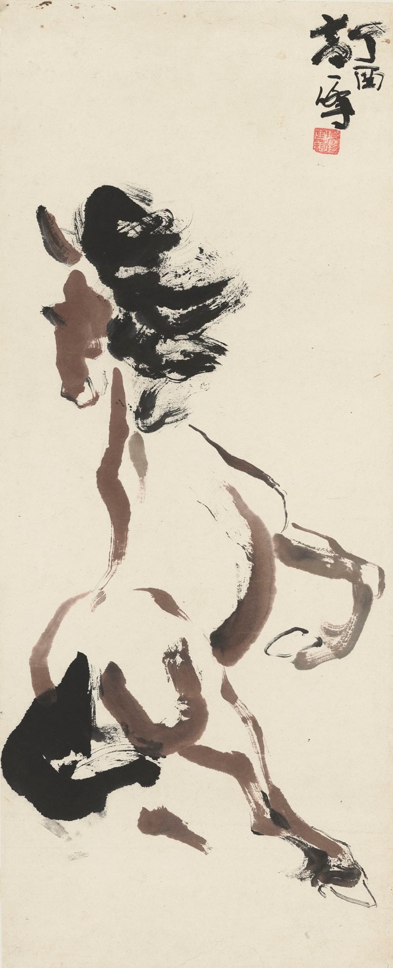 高一峰1957年作〈棕馬〉,紙本設色,101×41公分,創價美術館藏。創價美術館提供。