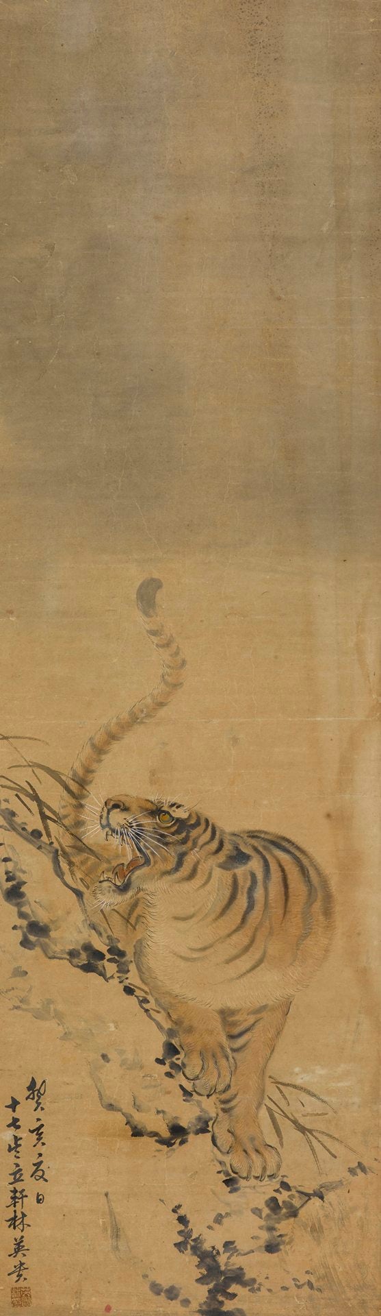 林玉山1923年作〈下山猛虎〉,紙本設色,132.1×39.1公分,國立臺灣美術館藏。創價美術館提供。