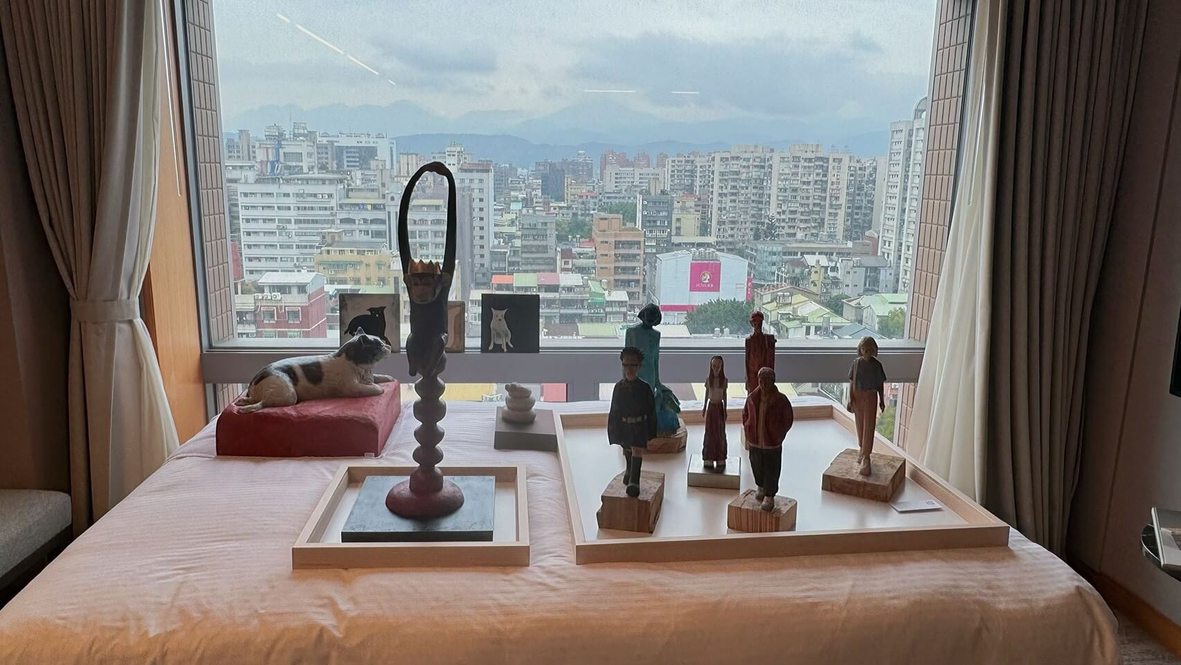 朝代畫廊於ONE ART Taipei 2026展位1201的現場一景。（本刊資料室）