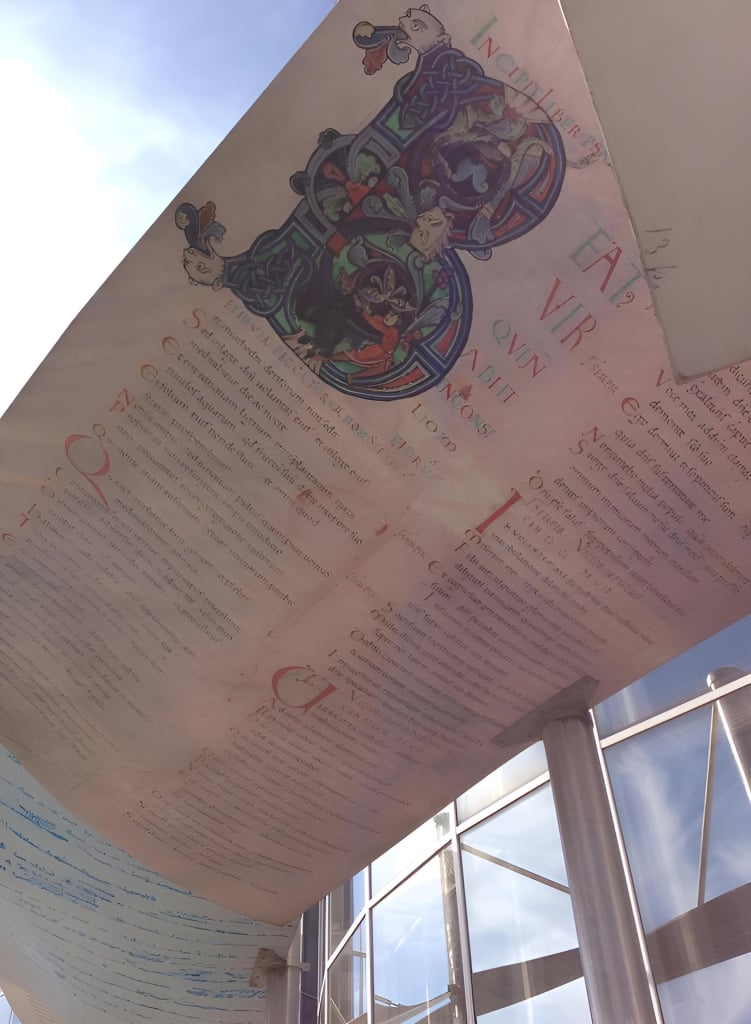 【專欄│跟著蹦豬泡泡法國圖書館】點亮一盞床頭燈——波爾多梅里亞德克圖書館 Bibliothèque Mériadeck de Bordeaux