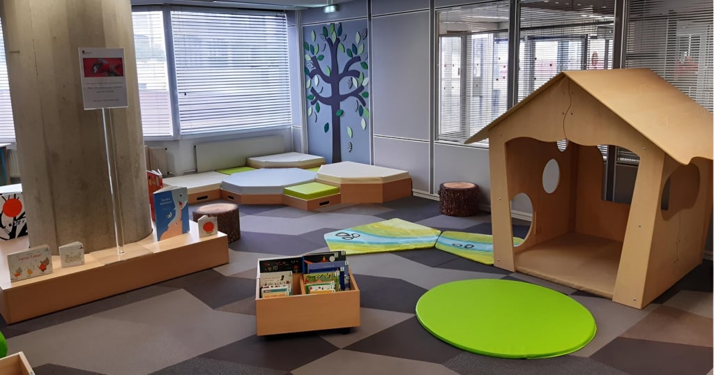 近期童書區擴建並改裝,這是新增建的幼兒遊戲角落。
