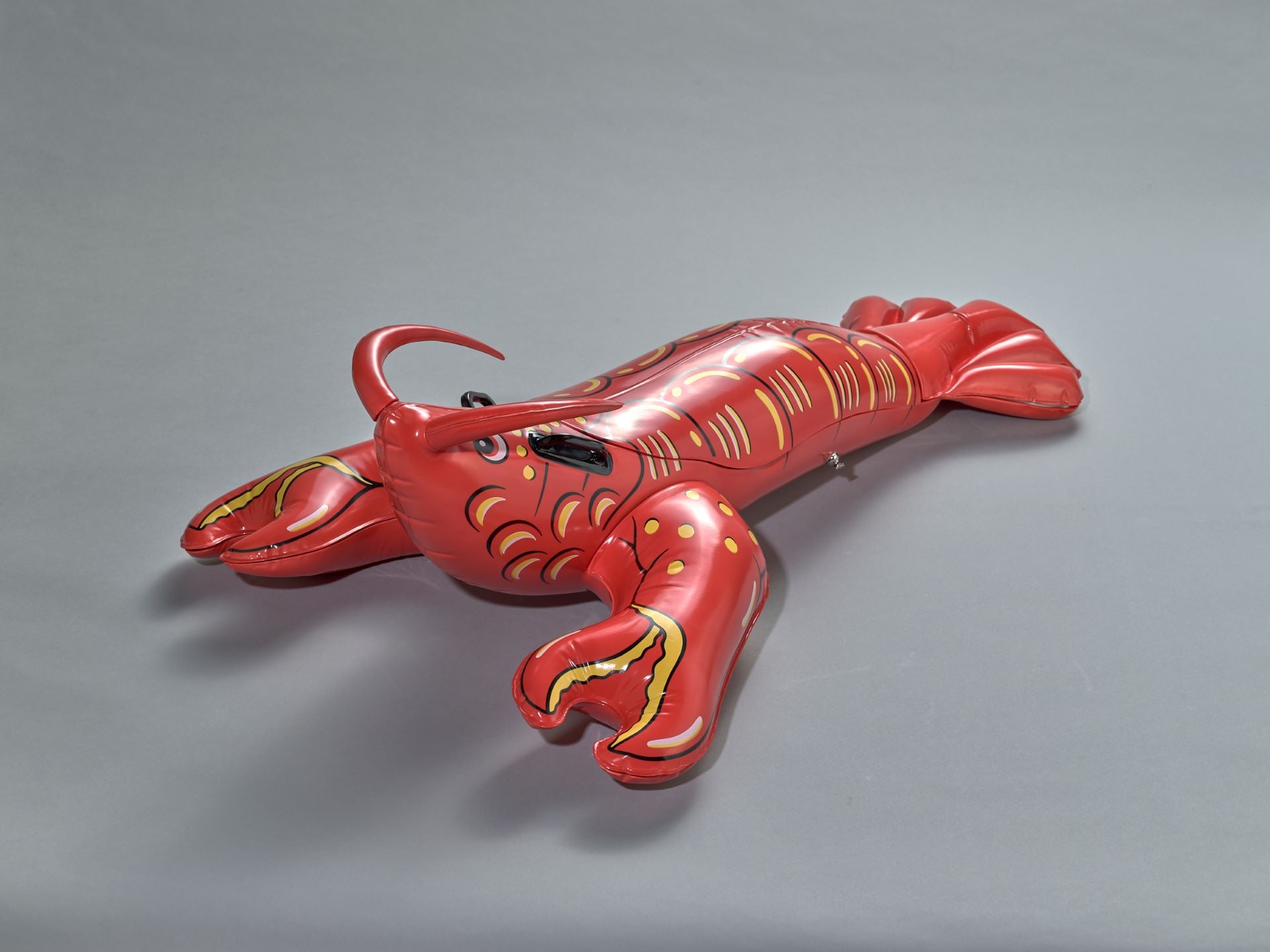 傑夫．昆斯，《龍蝦》，瓷，85 × 59×26 cm，2025。（印象畫廊提供）