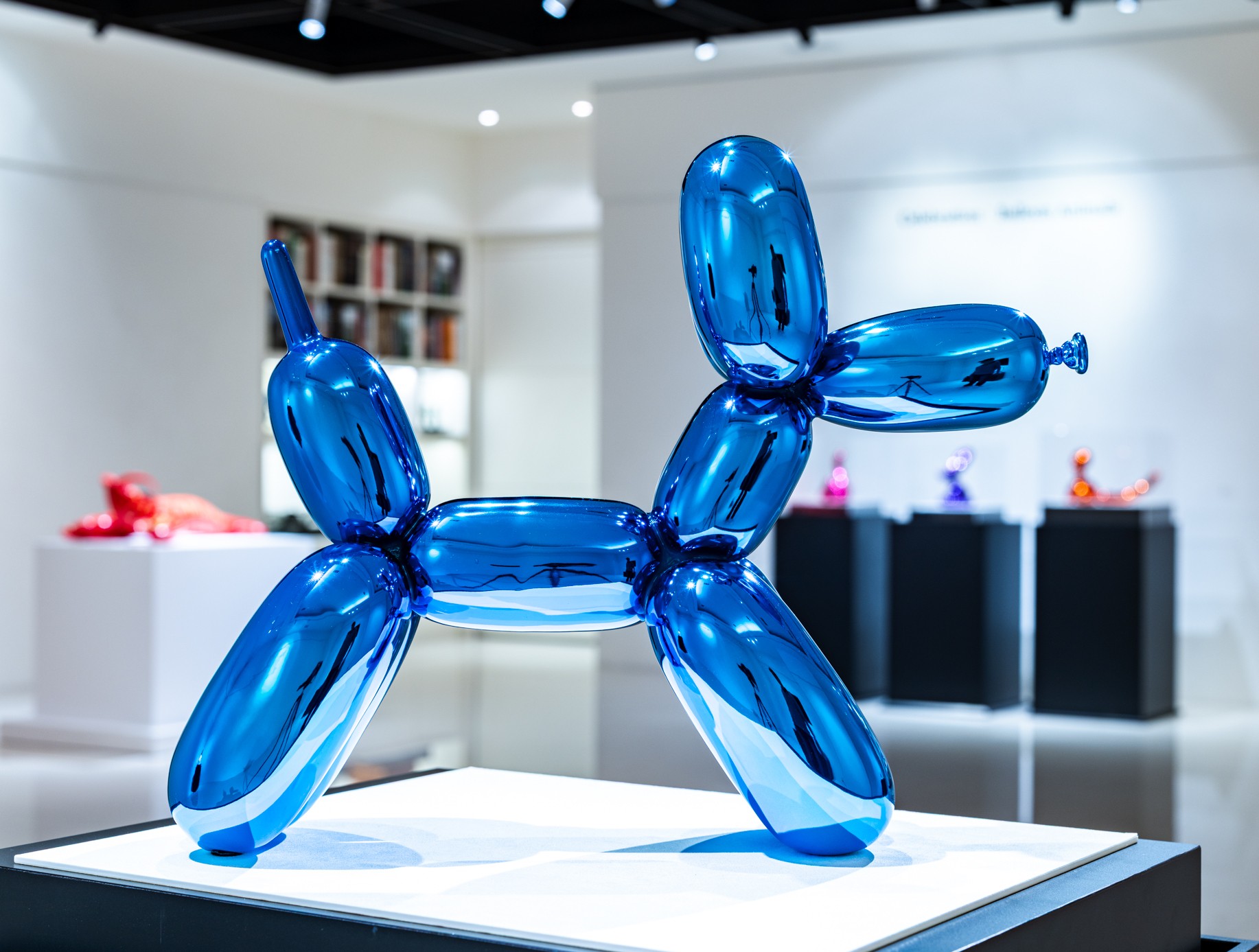 傑夫．昆斯，《氣球狗》，48 × 16 × 40 cm，2021。（印象畫廊提供）