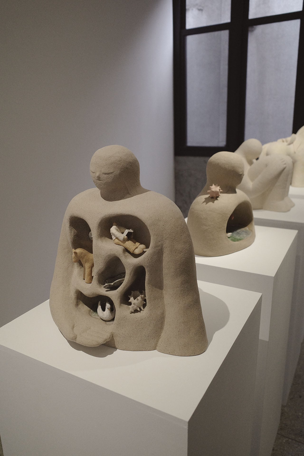張舒嫻｜房間 陶瓷 38×27×39 cm 2025 張舒嫻提供