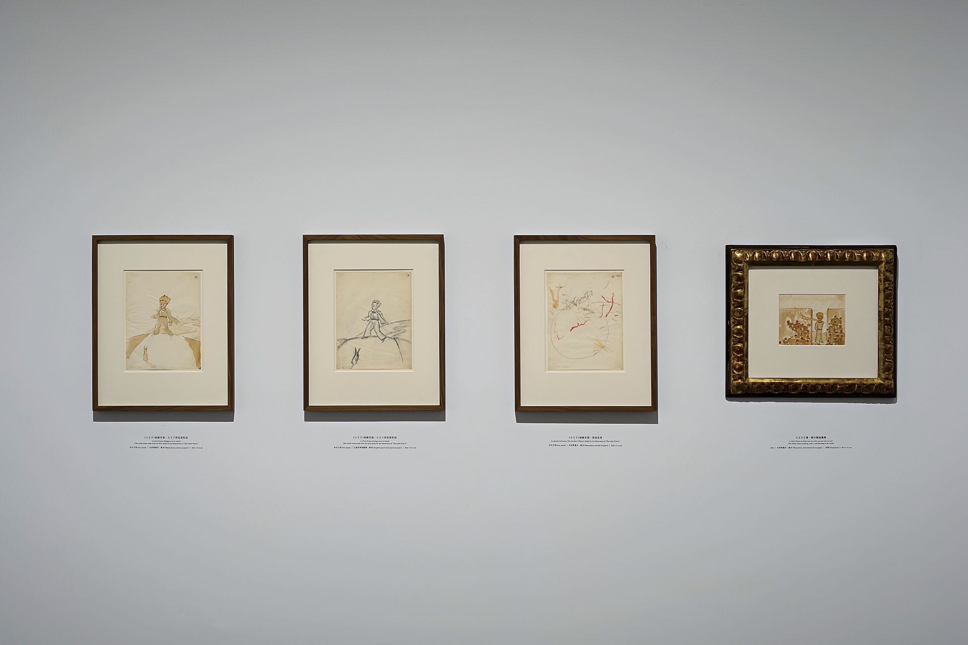 圖為安東尼．聖修伯里〈小王子繪圖手稿及聖修伯里檔案文件〉（1920–1944）。這批草稿與筆記揭示《小王子》如何以想像顛覆感知慣性，回應展覽對「看」的質疑，提醒真實往往存在於被忽略的敘事與感官邊界之中。（攝影／ANPIS FOTO 王世邦）