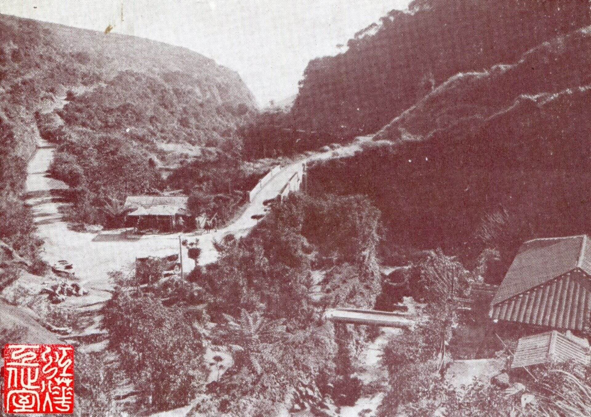 右下頂北投「櫻川館」,1930年代易主改「雙葉莊」,中央是「頂北投橋」。(圖片由楊燁老師提供)