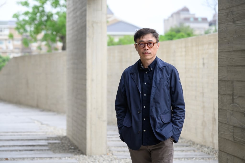 第二屆橫山書藝雙年展「運動中的書法：從文人的案頭到諸眾的街頭」策展人林俊臣。攝影／ANPIS FOTO 王世邦，圖片提供／桃園市立美術館。