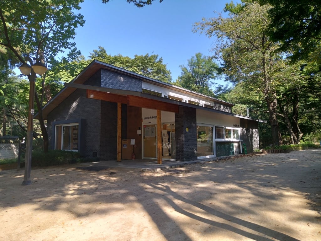 三清公園圖書館外觀