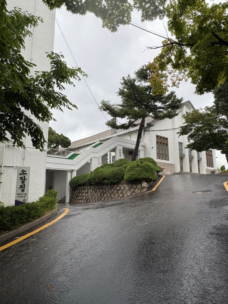 正讀圖書館的食堂外觀