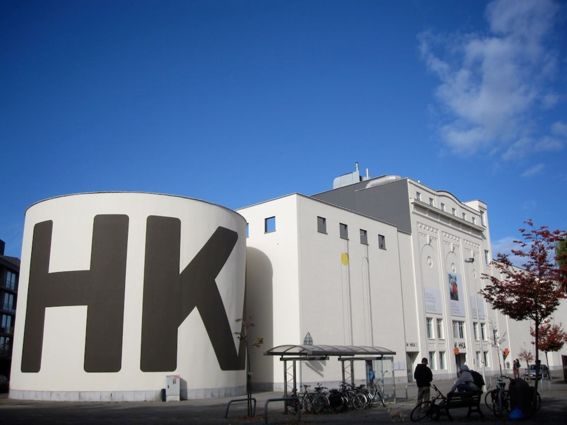 安特衛普當代藝術博物館。（攝影／Roger Price，Wikipedia CC BY 2.0）