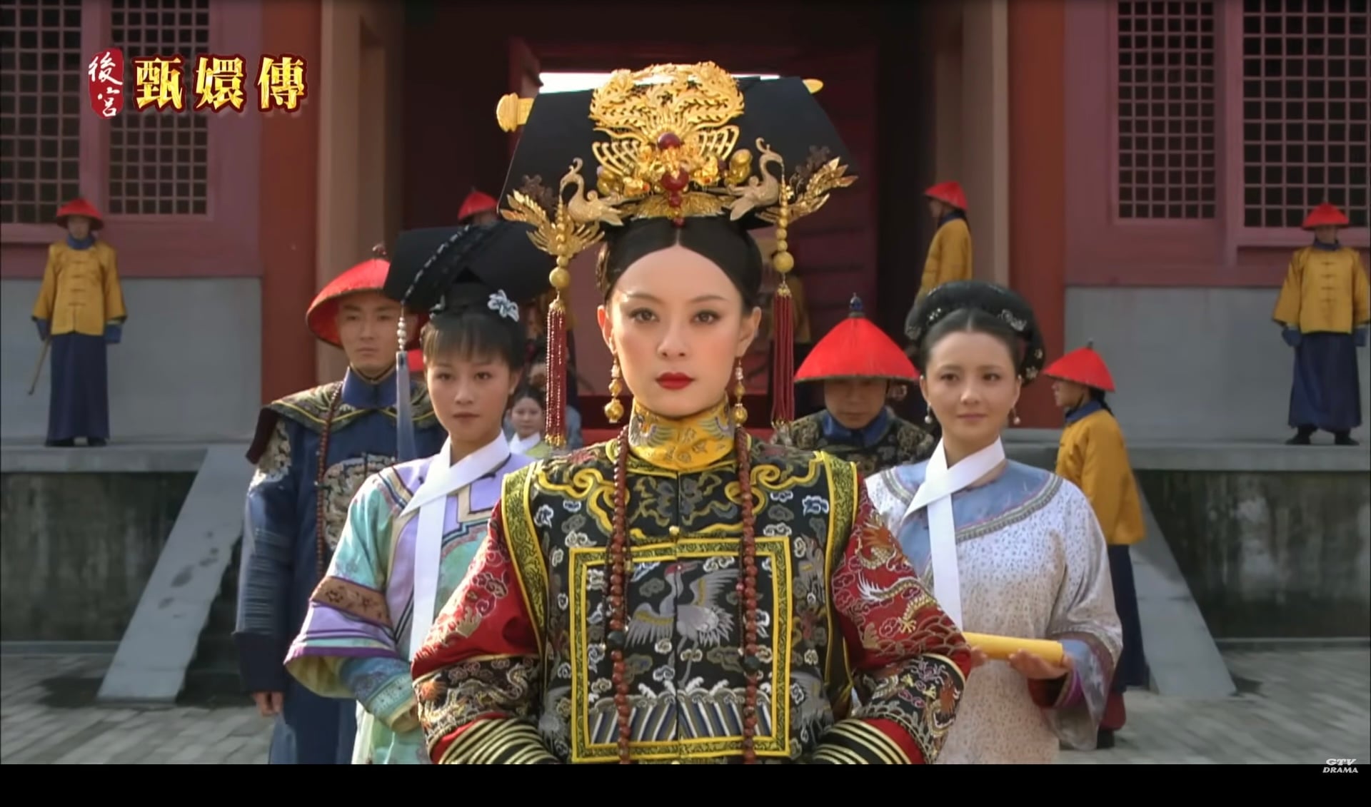 《後宮甄嬛傳》EP56 劇照,畫面為經典場面「熹妃回宮」。2019年7月31日於 GTV DRAMA 八大劇樂部 YouTube 頻道播出。圖片擷取自第 56 集影片畫面.(© 出品單位與 GTV DRAMA 八大劇樂部)