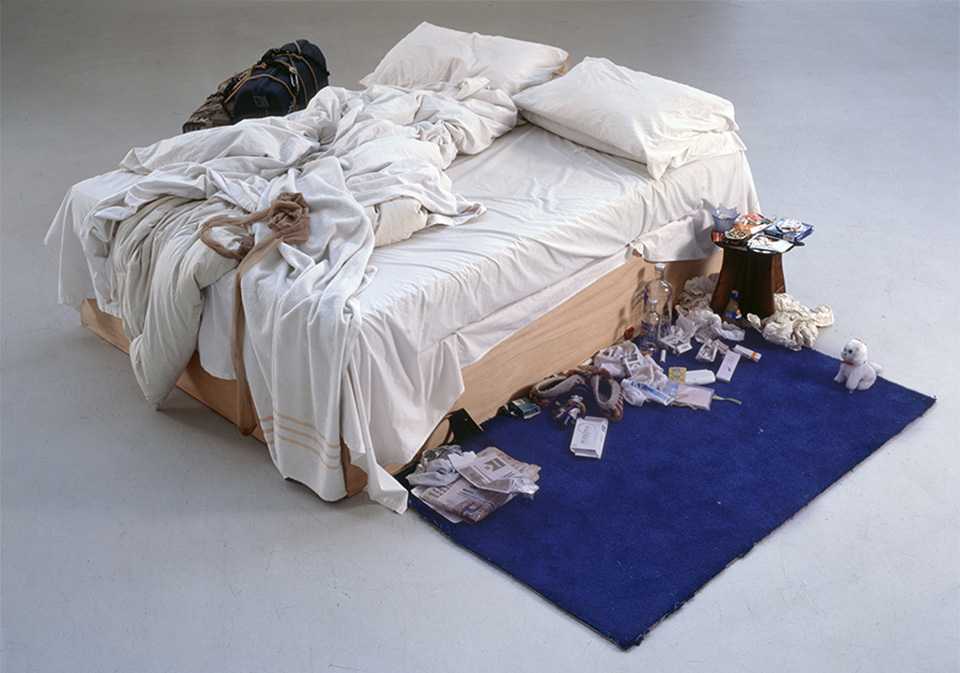 崔西・艾敏《我的床》，1998。© Tracey Emin。圖片提供：倫敦薩奇畫廊（The Saatchi Gallery, London）；攝影：Prudence Cuming Associates Ltd。