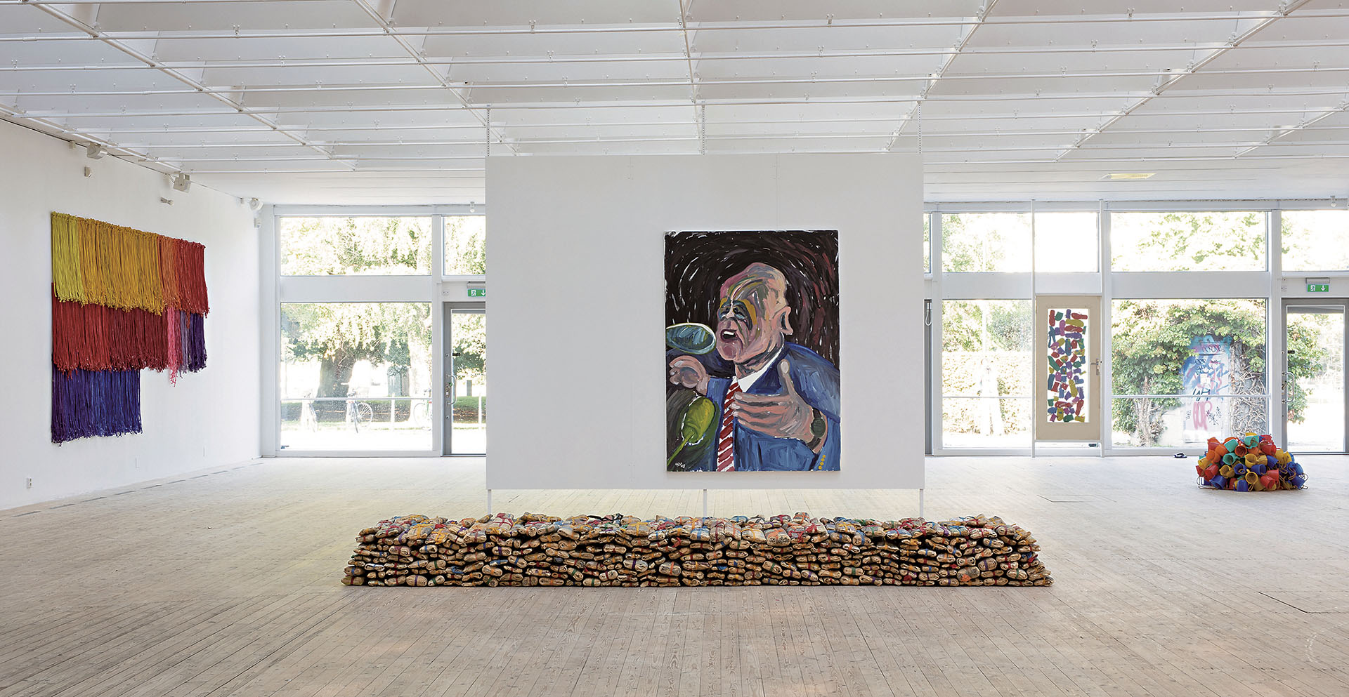 哈桑．沙里夫（Hassan Sharif）2020年的個人展覽「Hassan Sharif: I Am The Single Work Artist」展場一景。（攝影／Helene Toresdotter，Malmö Konsthall提供…
