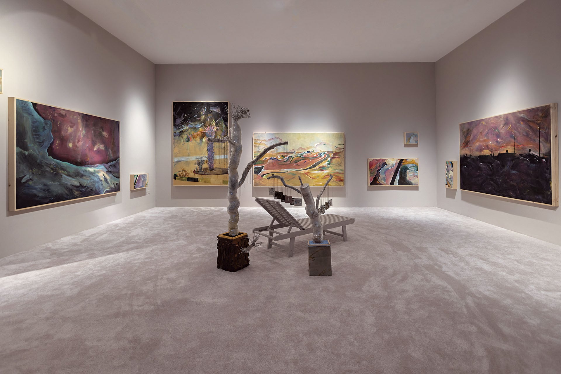 阿爾.蘭基2022年的「在廣義上」(Sensu Lato)展覽全景以及局部。(© Hashel AlLamki,藝術家提供)