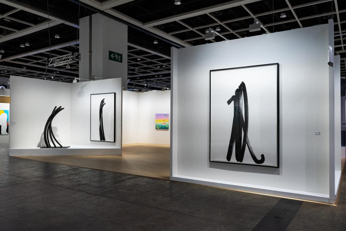 2026巴塞爾香港展會德薩畫廊展位現場。（圖／德薩畫廊）