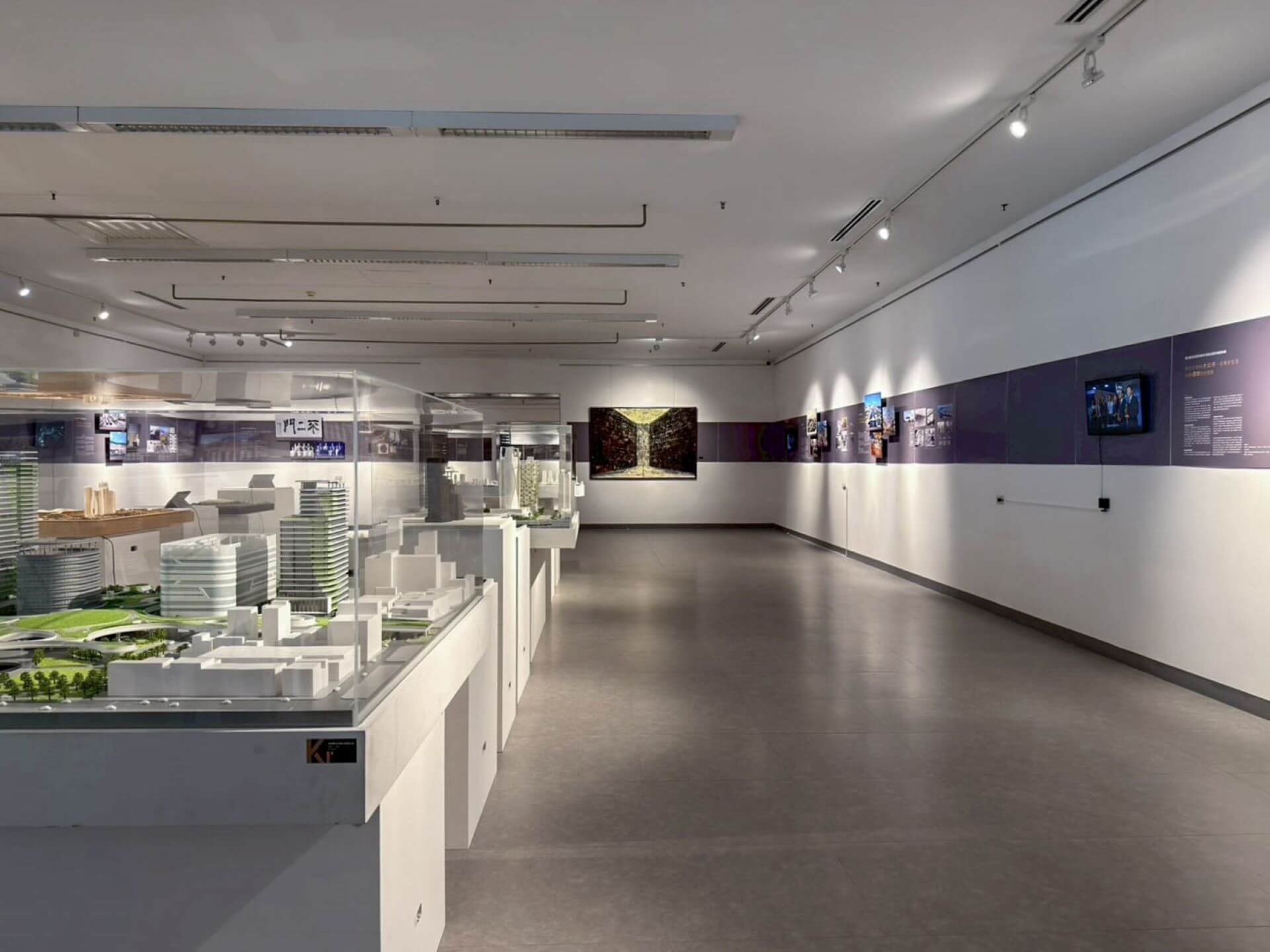 平行展一「臺灣南方的智慧」梳理高雄城市轉型脈絡，從哈瑪星、衛武營到高雄厝，呈現南方自下而上的民主韌性與空間治理典範。（國立成功大學建築學系提供）