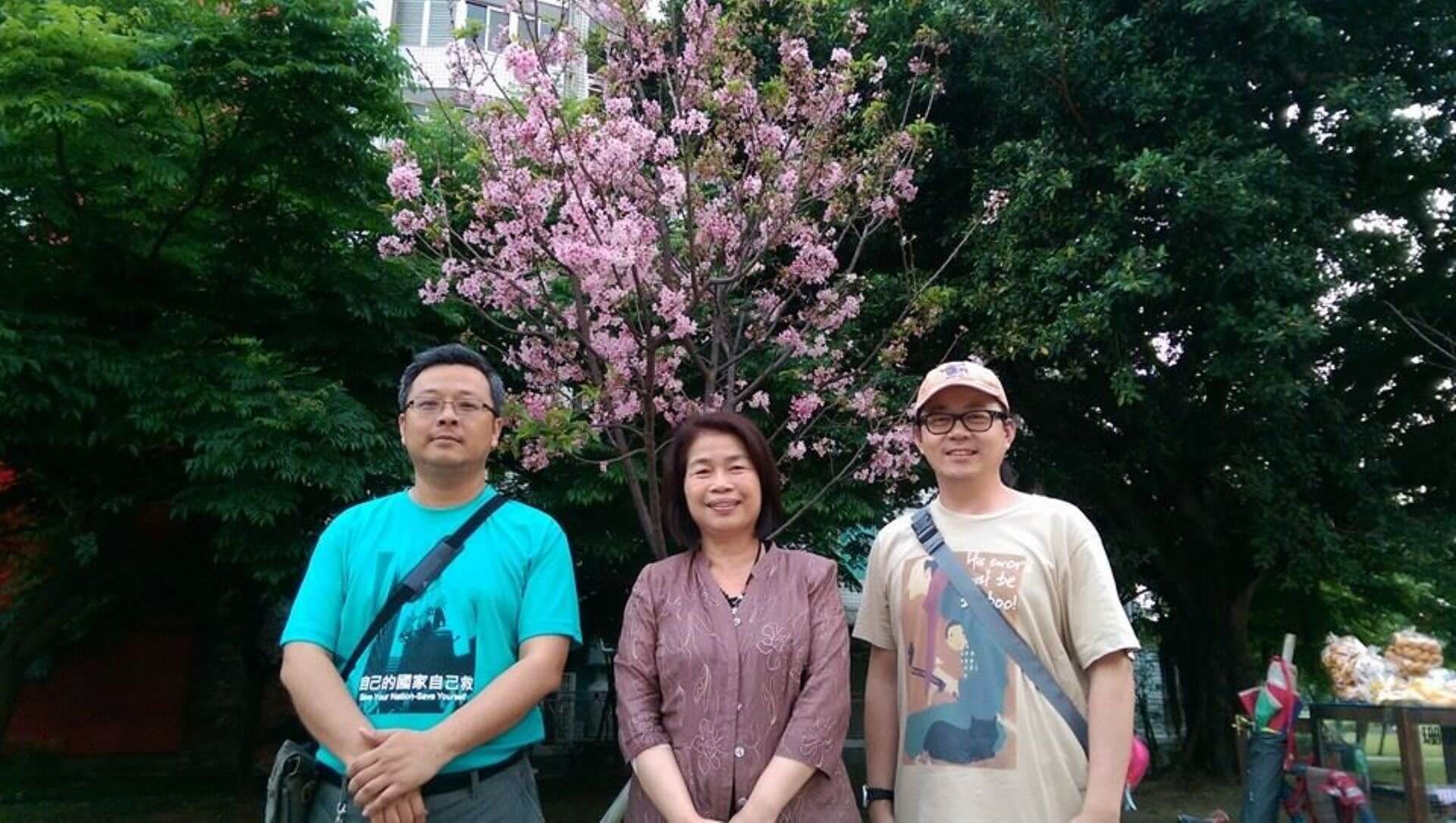 (左)蕭文杰。很少人知道前彰化縣長、文建會主委的翁金珠(中間)曾經協助包含彰化民俗村內的文資搶救,當然包含新北投車站。新北投車站是否能回到原址,翁老師還私下北上,至現場評估,不過決定權在北市市府,最後新北投車站仍然無法返回原址,不過此次搶救…
