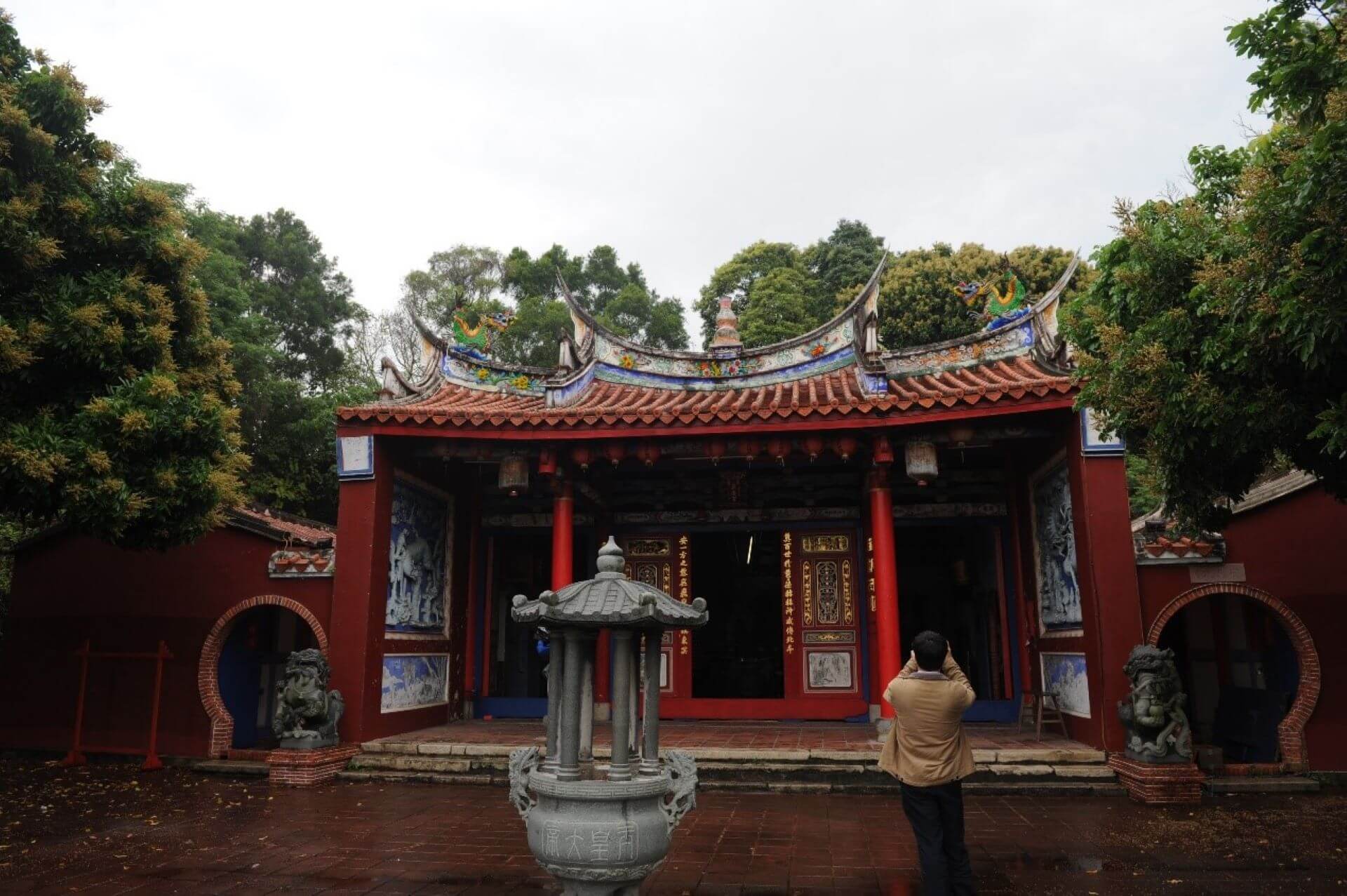 北斗奠安宮舊廟在民俗村樣貌,推測因為仍有媽祖神像,整體沒遭到大幅度破壞,筆者2013年拍攝。(攝影/蕭文杰)