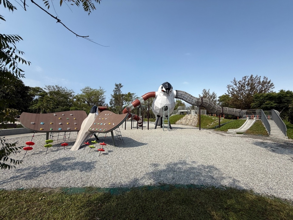 預計探訪新式遊戲空間參考照片【特色公園】臺東森林公園2.0全新登場！小朋友自由探索 大人安心陪伴 大自然變成我們最好的探索基地！