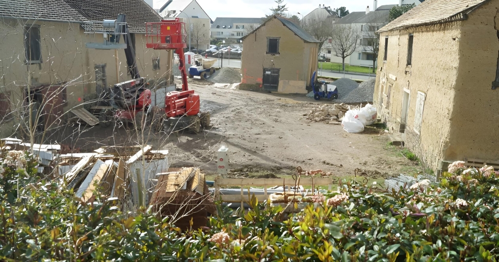 看看改建前農場模樣，照片來源：https://www.ouest-france.fr/bretagne/le-rheu-35650/projet-novateur-dans-un-site-historique-la-mediatheque…