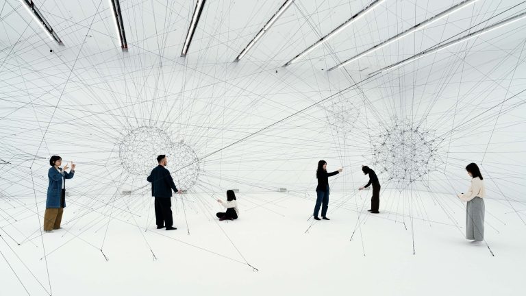 從蜘蛛網絡到宇宙網絡：托馬斯・薩拉切諾「共織宇宙」於新北市美術館開展