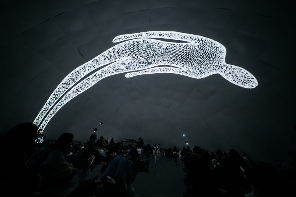 「FUTURE VISION LAB 2026」推出「沉浸式影音工作坊—校際成果呈現」，圖為2024年清大學生作品展示，C-LAB持續培育新生代創作者。（圖／C-LAB提供、攝影／林軒朗）