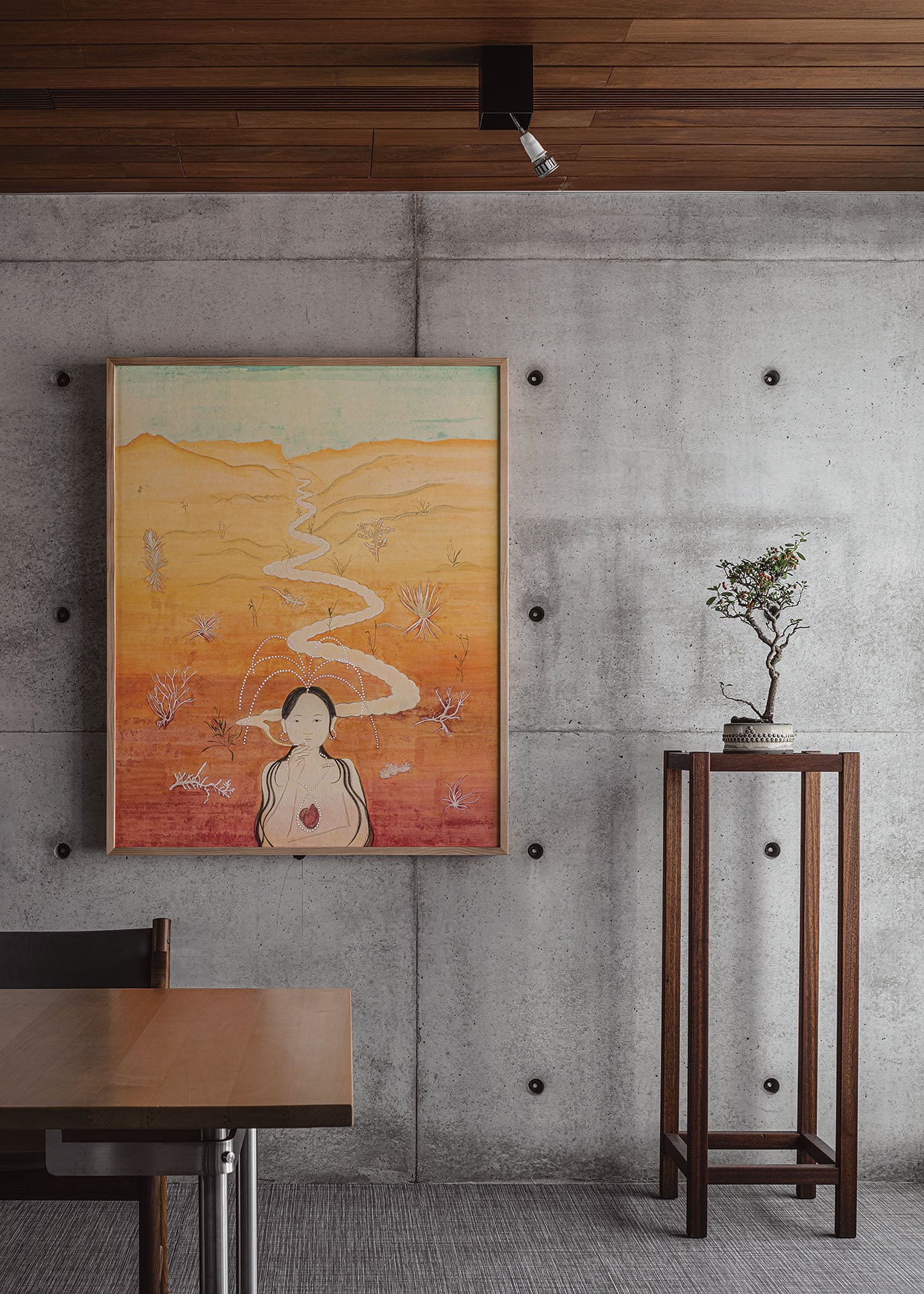 圖為林郁晉於襲園美術館為盧芛策劃個人展覽「夢與修羅」展出一景。（盧芛提供）