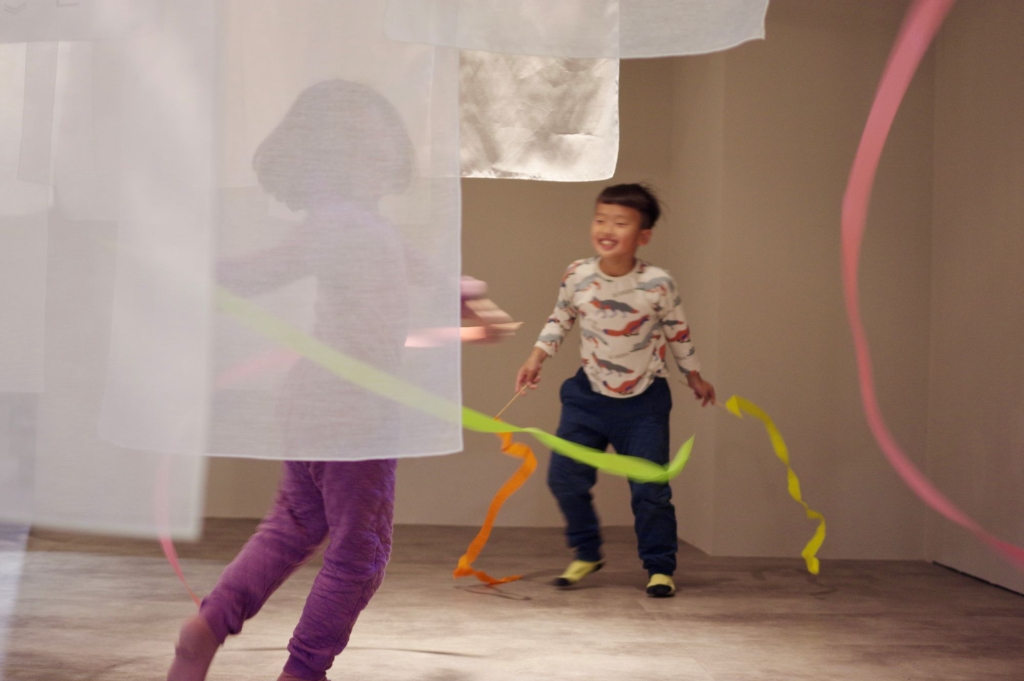 當孩子成為一陣風，快跑、放慢、轉彎、回頭，都是自由的樣子。（林宇儂提供）