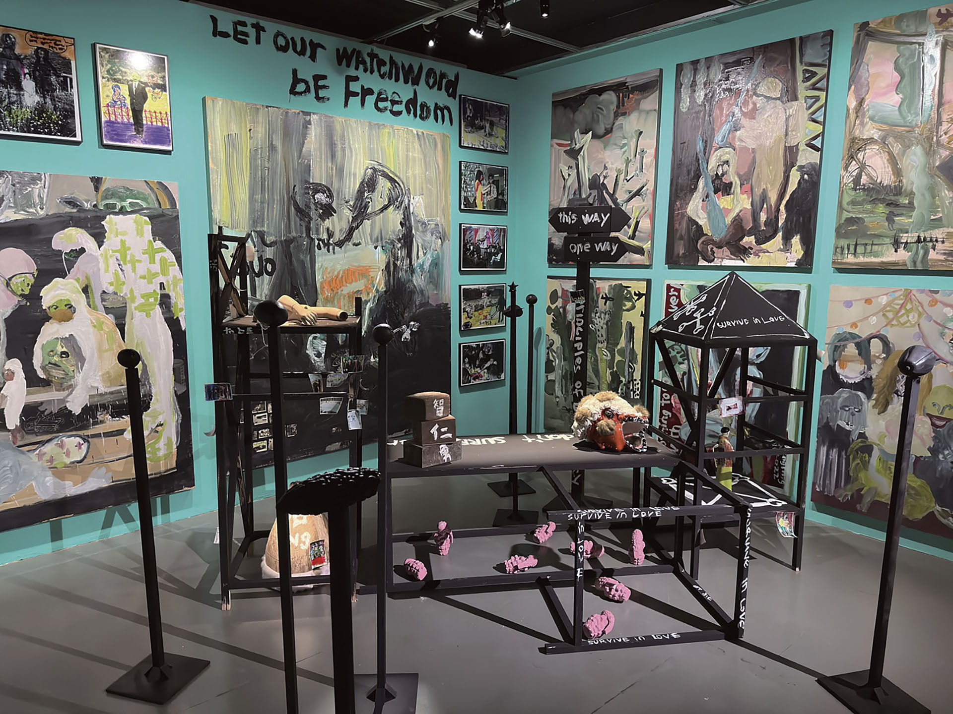圖為「戰前準備－常陵個展」展覽現場一景。（林郁晉提供）