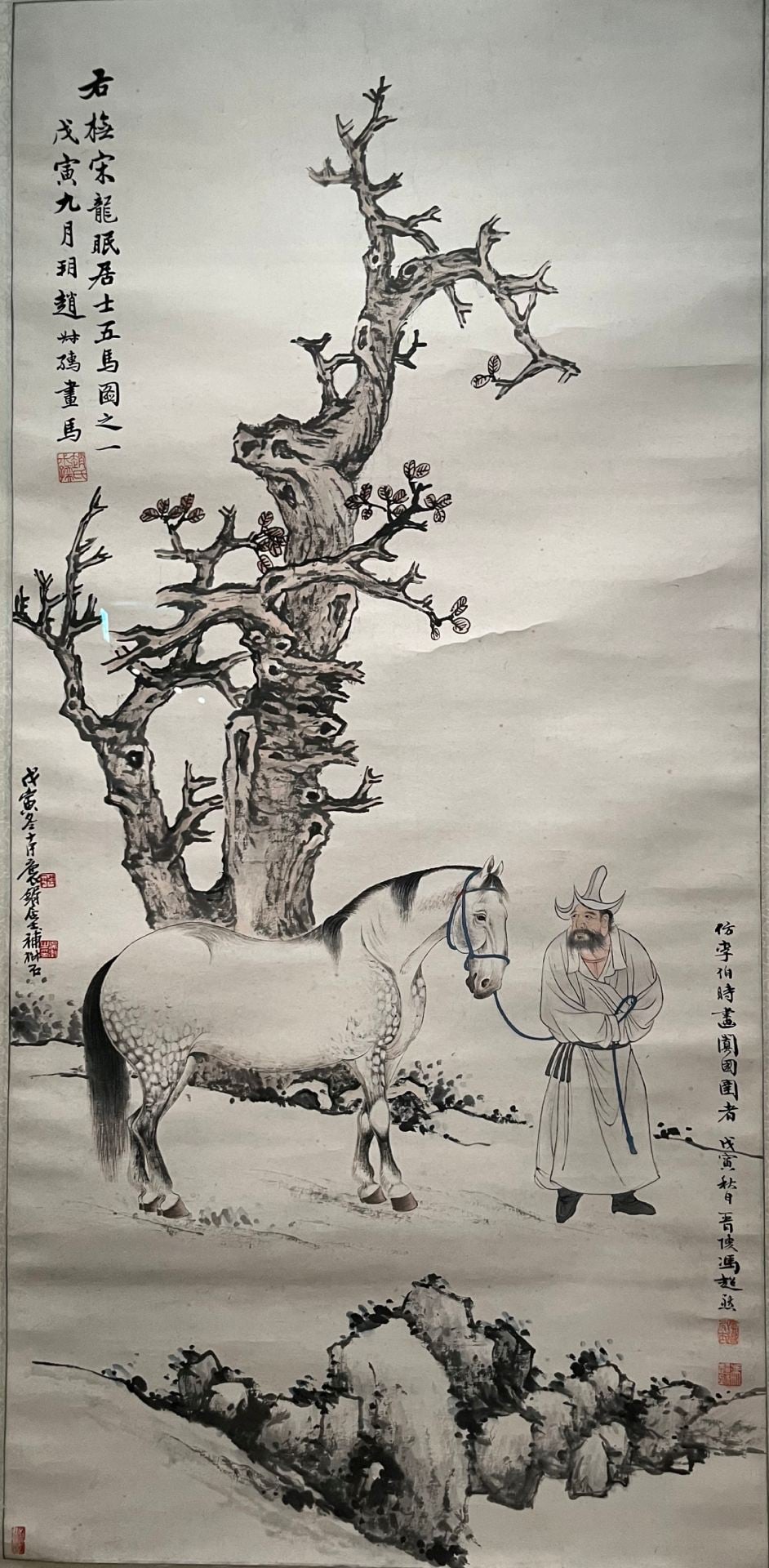 馮超然、吳徵、趙叔孺1938年作〈貢馬圖軸〉，紙本設色，104.5×72公分，財團法人鴻禧藝術文教基金會藏。（攝影／李思潔）