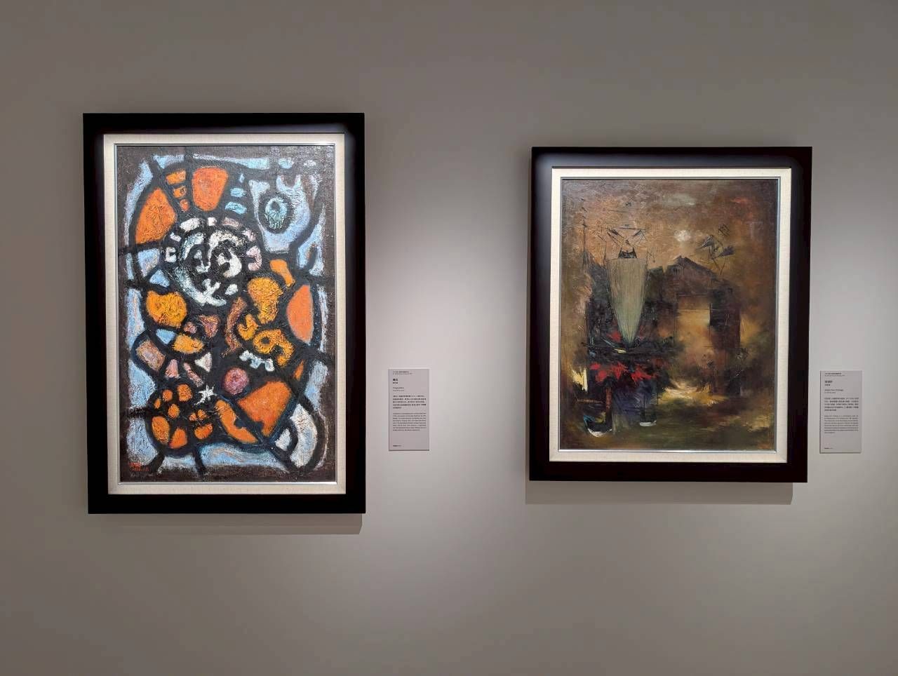 左：蕭明賢〈構成〉，第四屆（1957）聖保羅國際雙年展參展作品右：林聖揚〈空城計〉，第五屆（1959）聖保羅國際雙年展參展作品。（攝影／江采蘋）