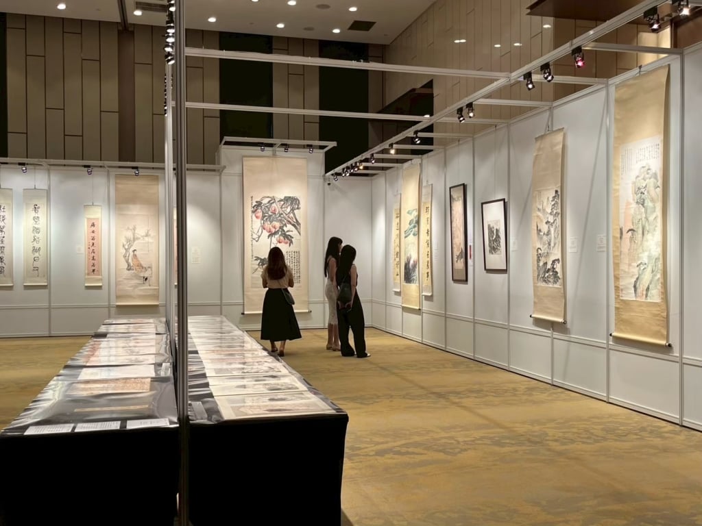 蘇富比2025年秋拍台北預展現場即景一隅。圖∣本刊資料室。