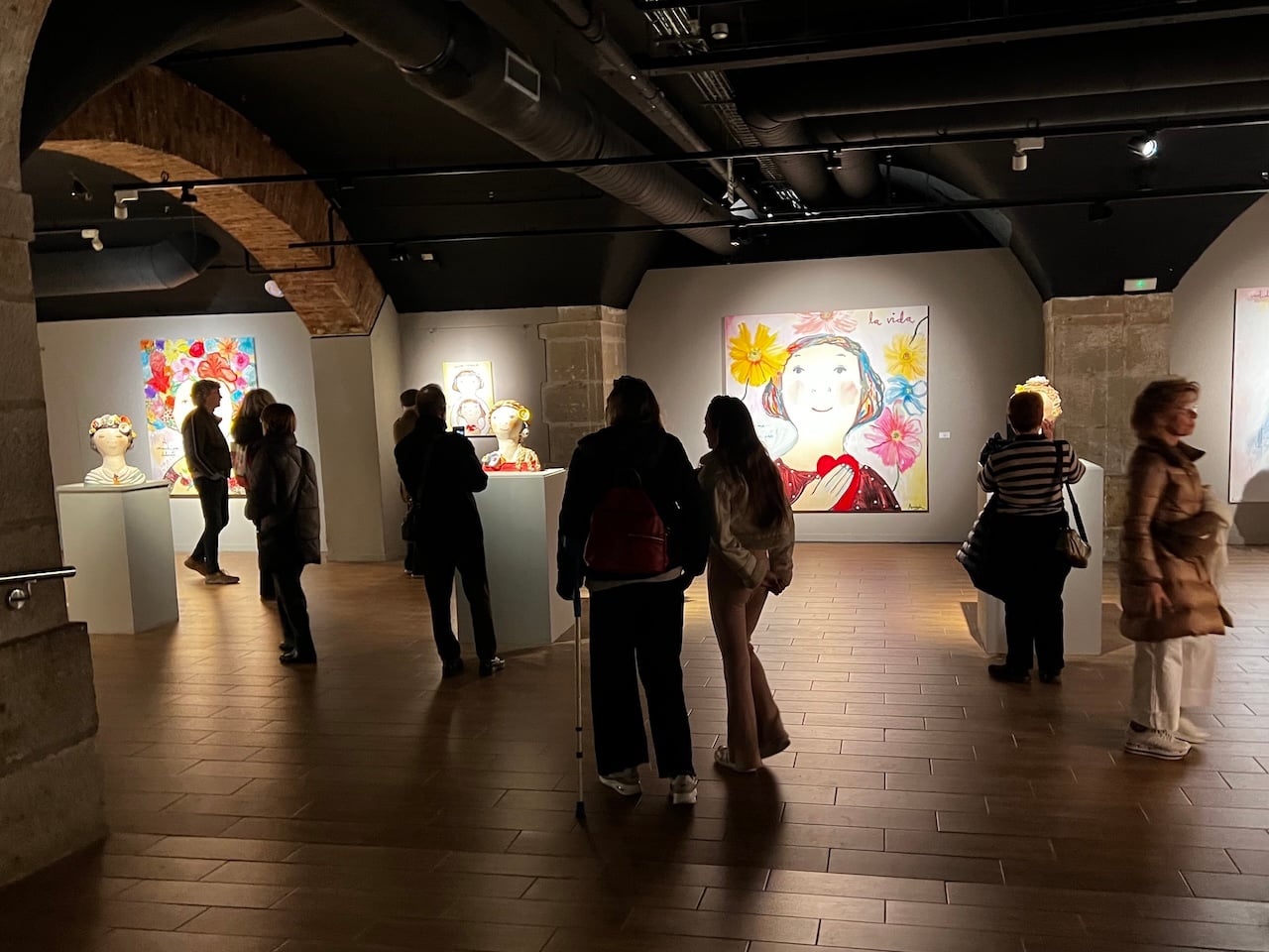 西班牙巴塞隆納「彩繪人生」展覽現場。（藝術家提供）