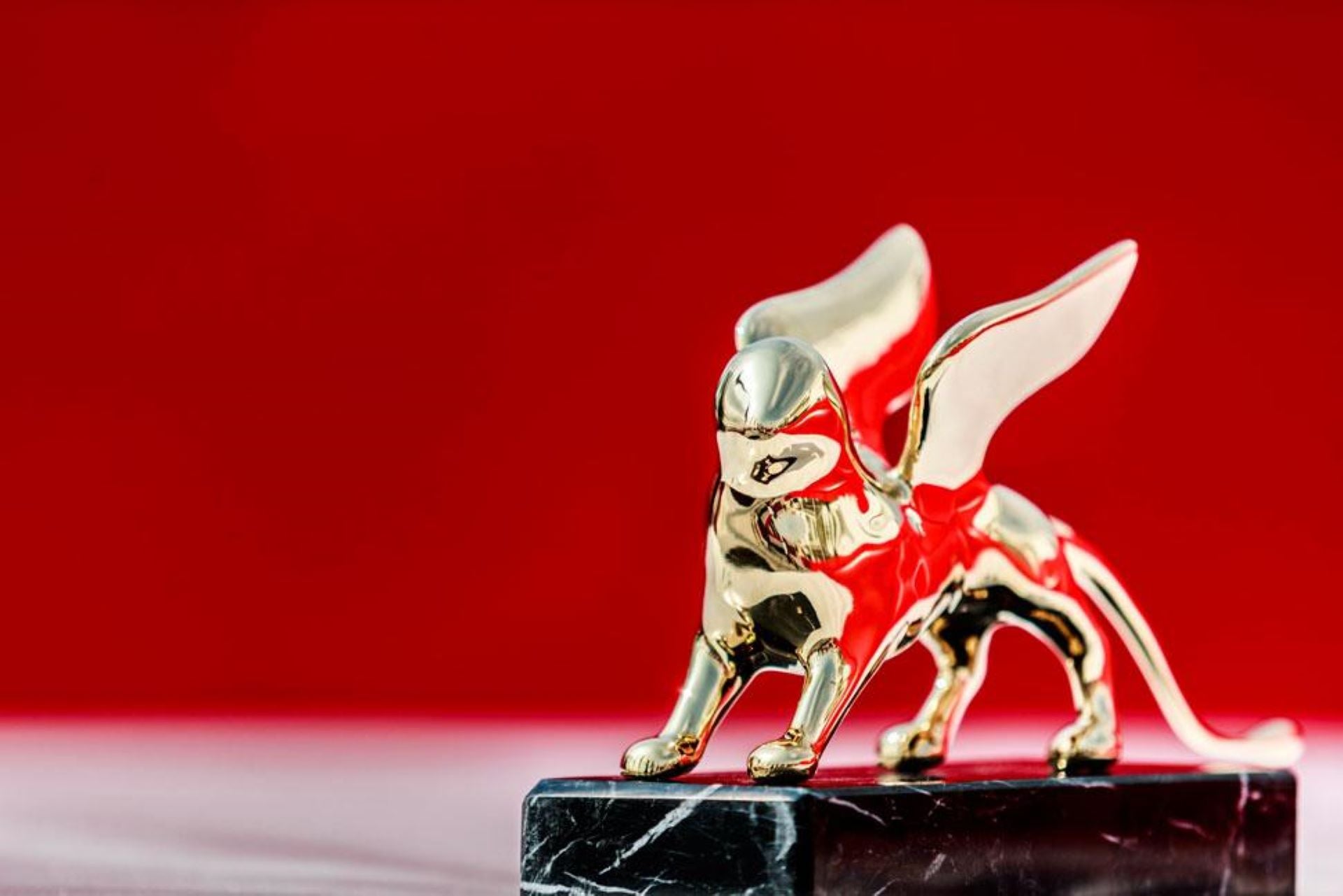 威尼斯影展最高榮譽「金獅獎」獎座。（圖片來源：威尼斯雙年展官方網站）