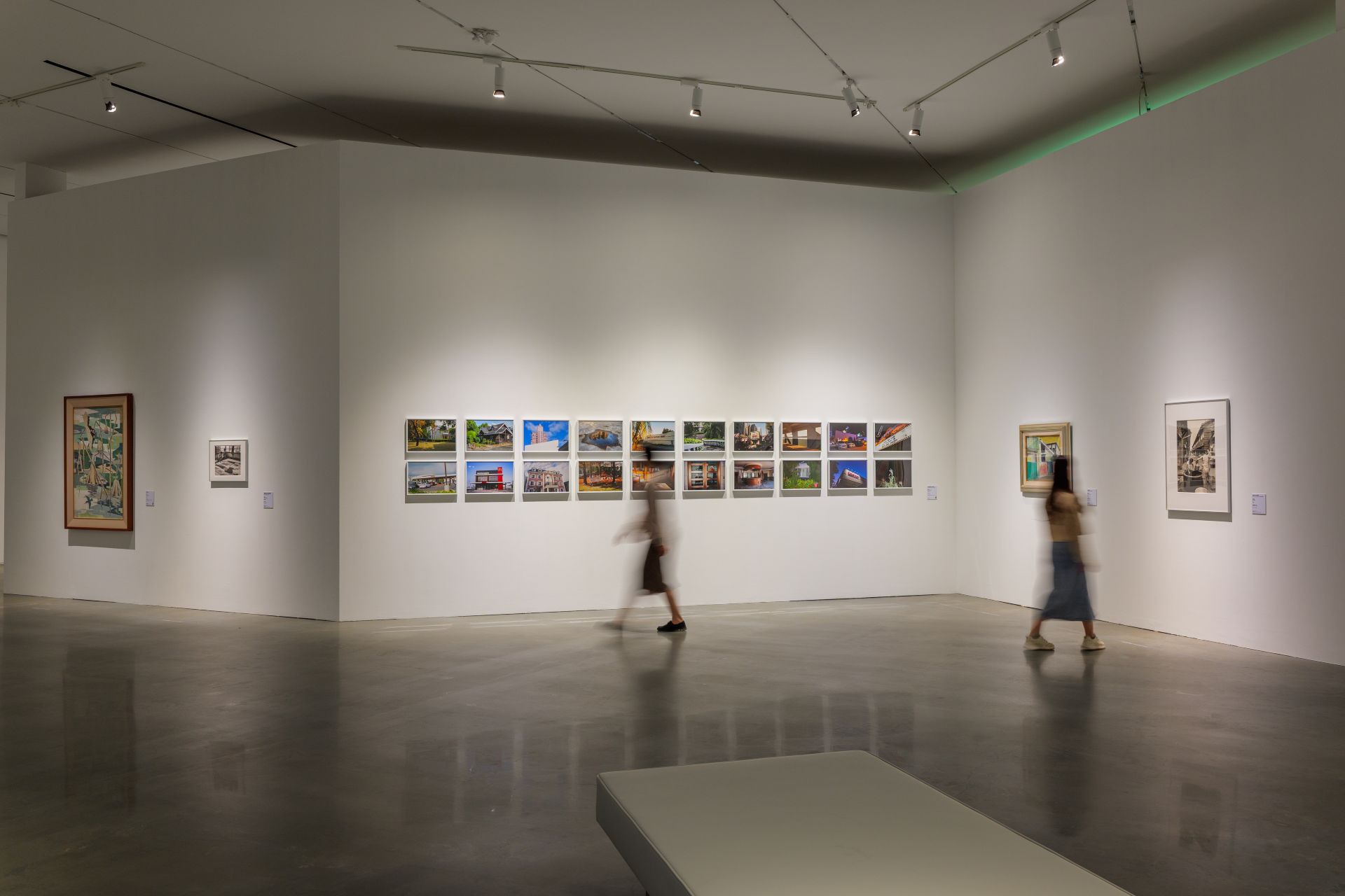 「大肚之盟」子題「河川．街道．膠彩」展覽室E一景。（圖片提供：臺中市立美術館。攝影：三月影像）