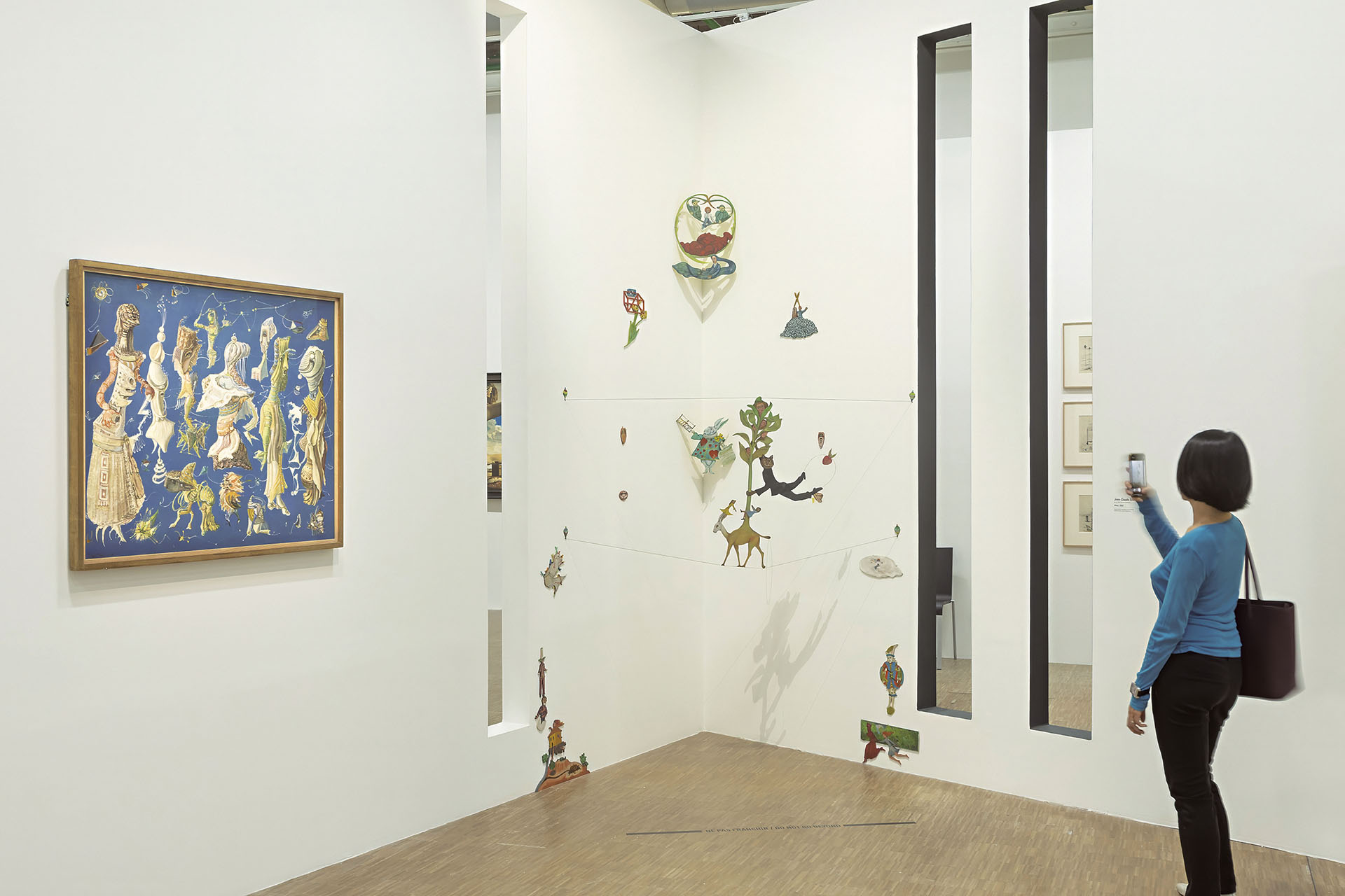 2024年巴黎龐畢度中心舉辦「超現實主義」大型回顧展。圖為展覽現場一景。（攝影／Hervé Véronèse；© Hervé Véronèse）