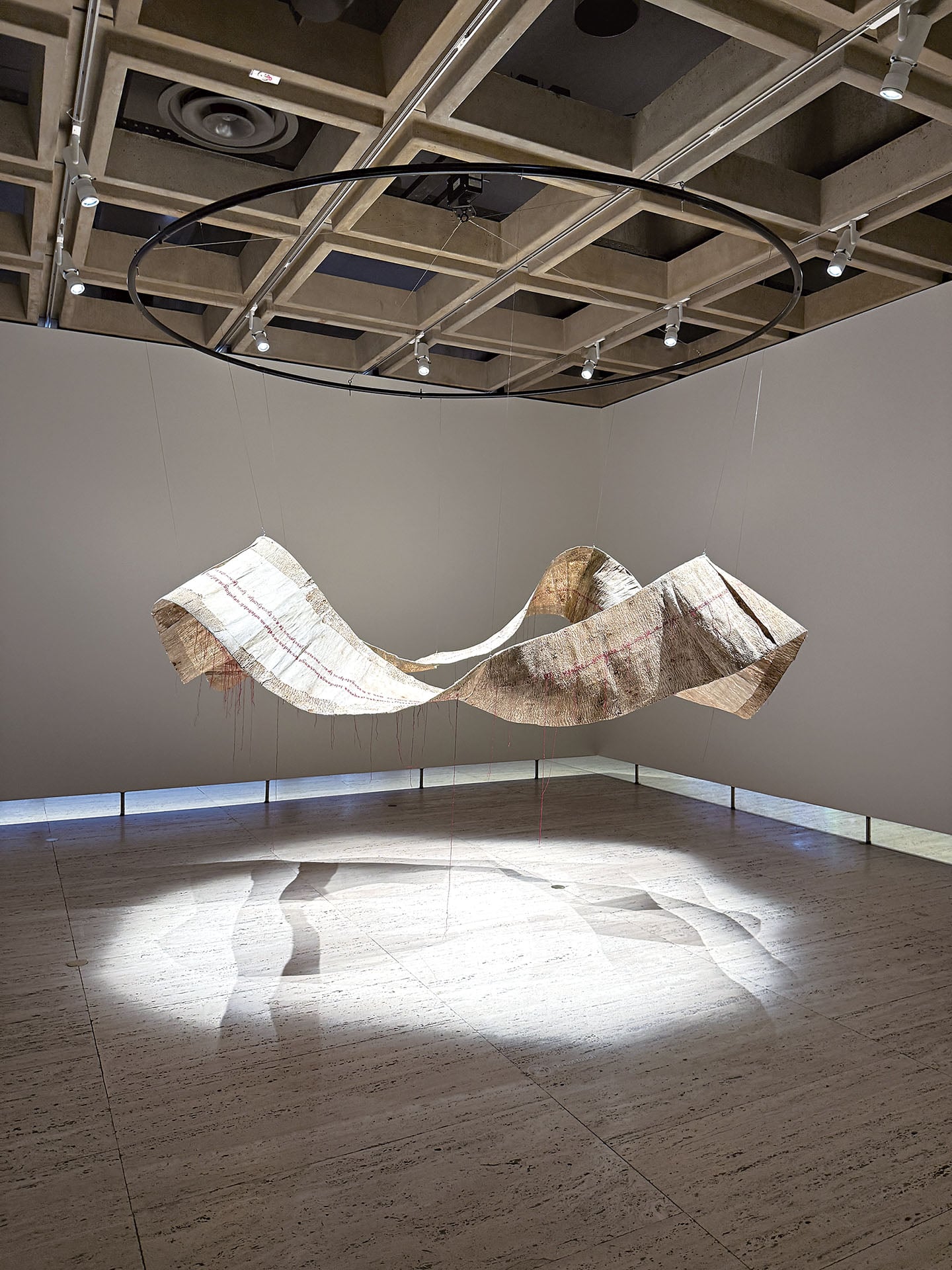 圖為張恩滿的作品《The Future is the Past, the Path to Ancestral Spirits》於現場展出一景。（攝影／朱莉安）