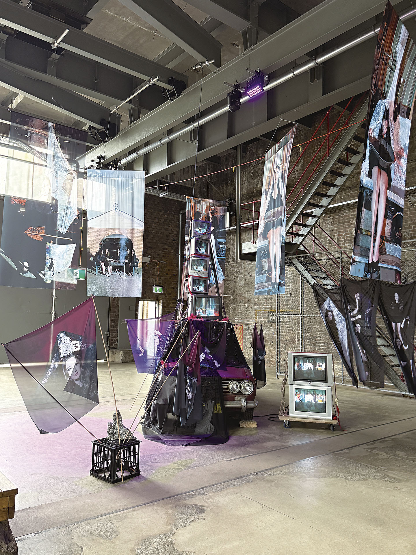 瑪麗安・阿布德的《Sister +++++ Familial Formations III》於展場一景。（攝影／朱莉安）