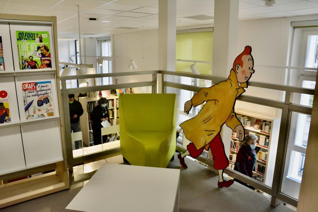 改裝後改制夾層繼續穿梭探案。圖片來源:https://www.ledauphine.com/culture-loisirs/2021/02/19/en-images-decouvrez-la-nouvelle-bibliotheque-ja…