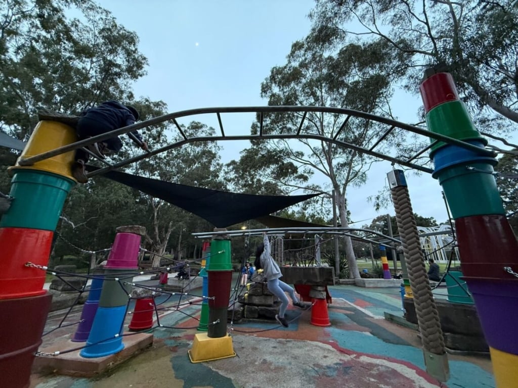 澳洲雪梨開拓者紀念公園（Pioneers Memorial Park）裡的冒險遊戲場，Mike Hewson 的作品（照片來源：作者本人）