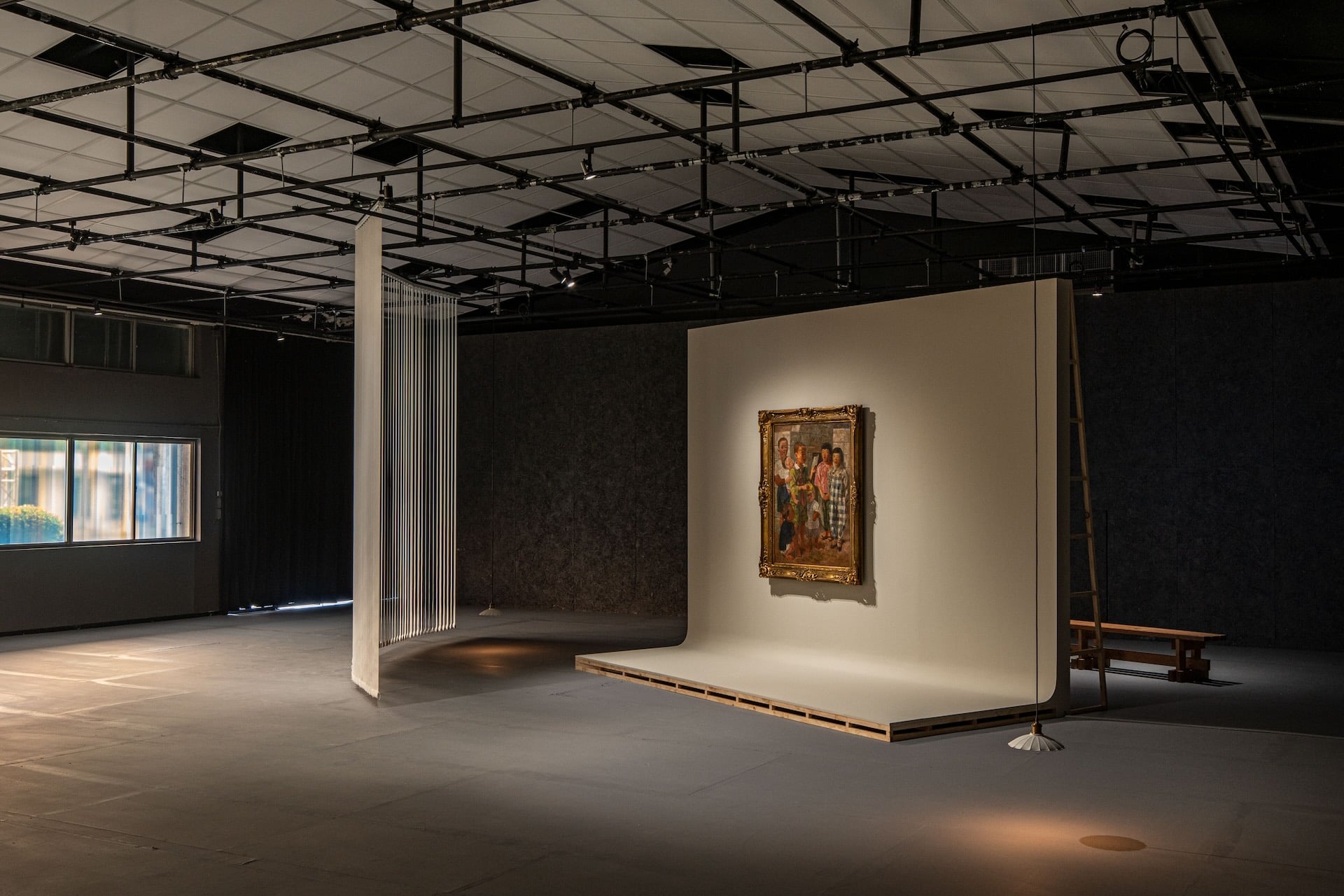C-LAB-2026年度大展「我們正成為-WE-Are-Becoming」展場中李石樵的畫作《合唱》，呼應策展論述中提及展覽以「合唱」作為方法，重新編排歷史的聲部。（C-LAB提供）