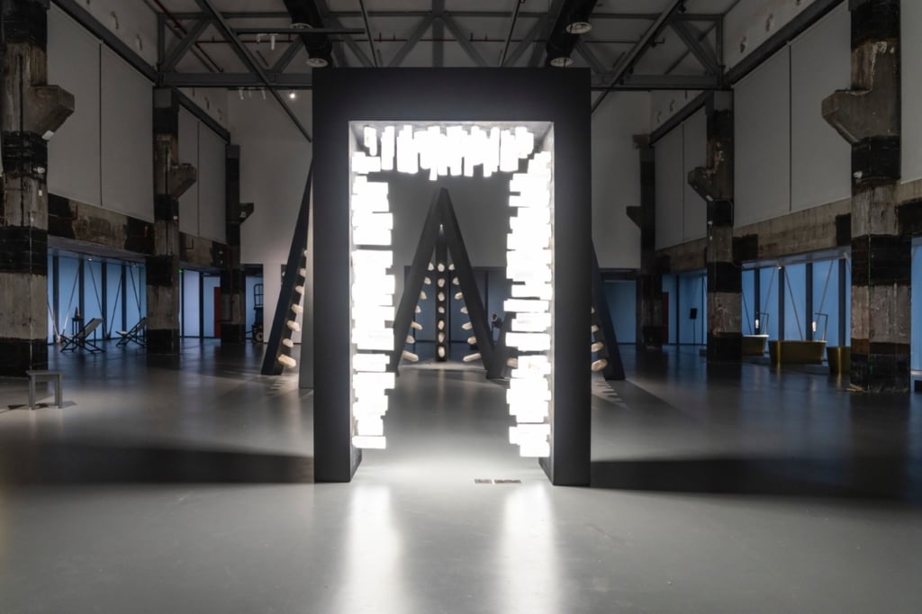 瑪莉娜·阿布拉莫維奇於上海藝倉美術館（MAM Shanghai）展覽現場。 ©Yu Jieyu