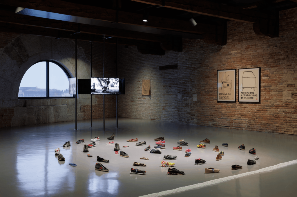 (floor) Paulo Nazareth, SACI, 2020, courtesy of the artist and Mendes Wood DM, São Paulo, Brussels, Paris, New York. (wa…