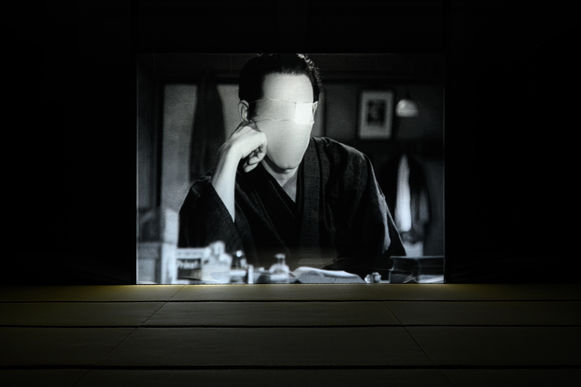 何子彥（Ho Tzu Nyen）｜絕境旅館 單頻道錄像（彩色、多聲道，84 分鐘） 2019（攝影／王世邦，北師美術館提供）