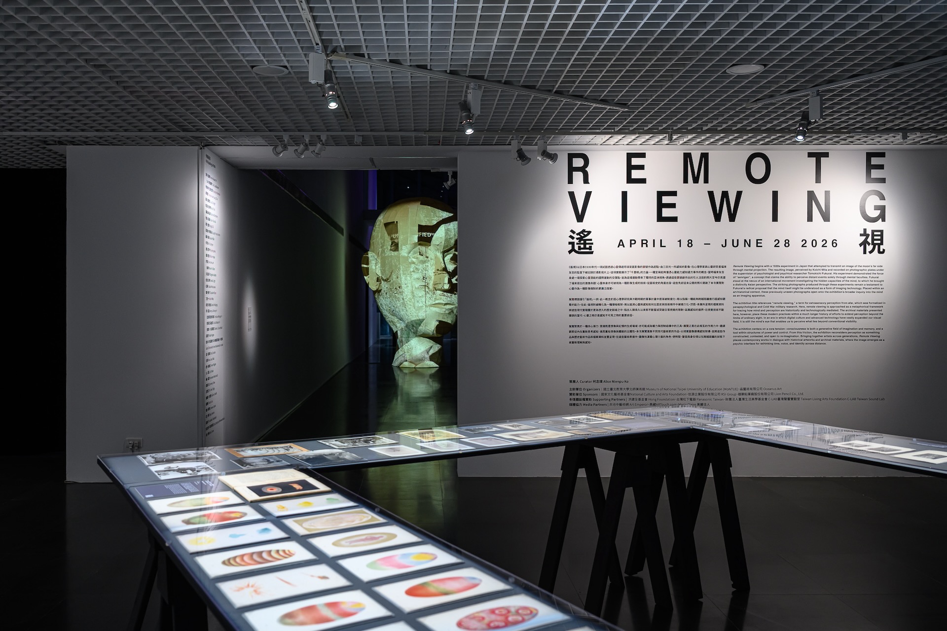 北師美術館展場一景，呈現展覽空間與作品陳設樣貌。（攝影／王世邦，北師美術館提供）