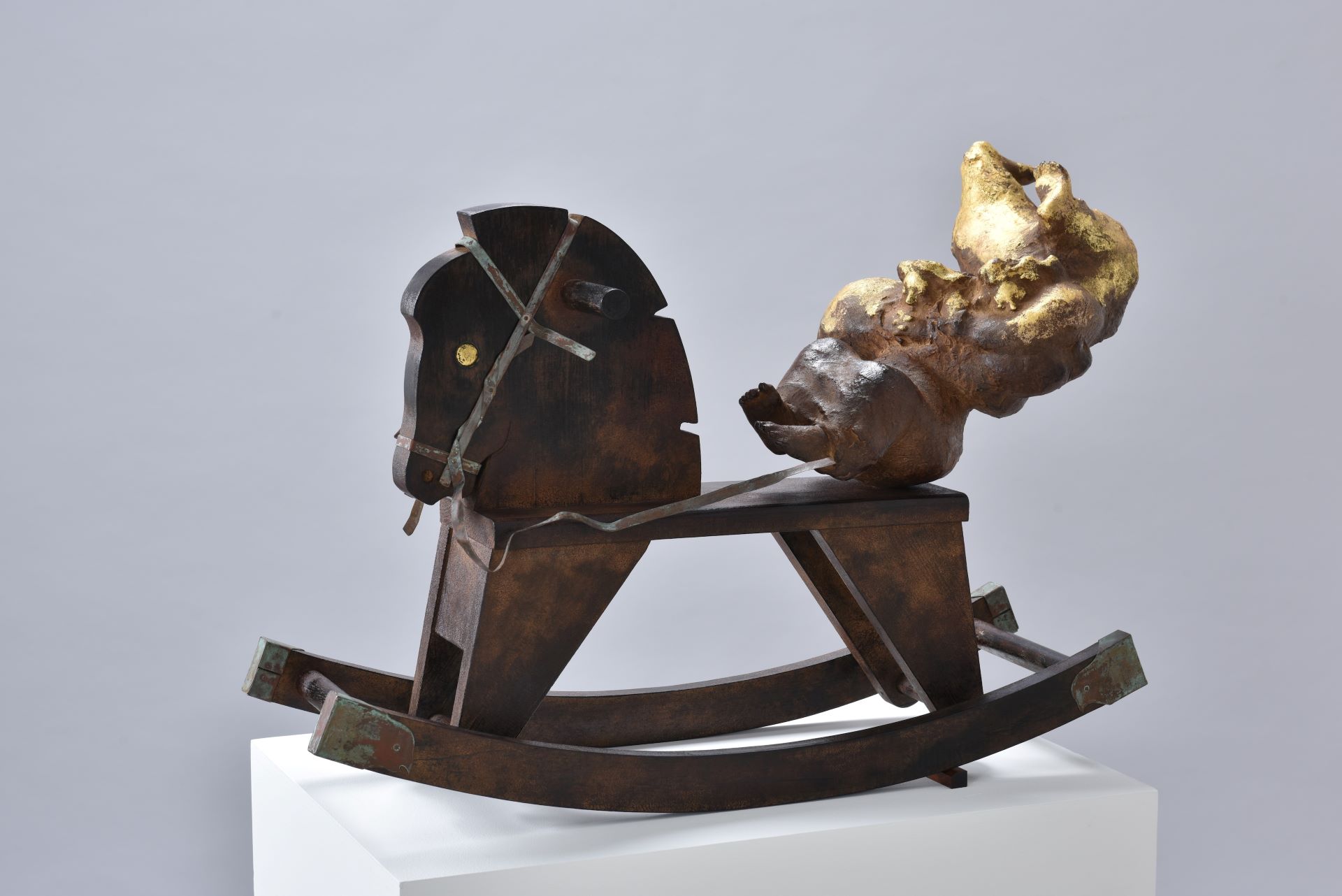 波多野泉雕塑個展《觀察的彼端》作品_無心這件事（木馬）。（麗寶文化藝術基金會提供）