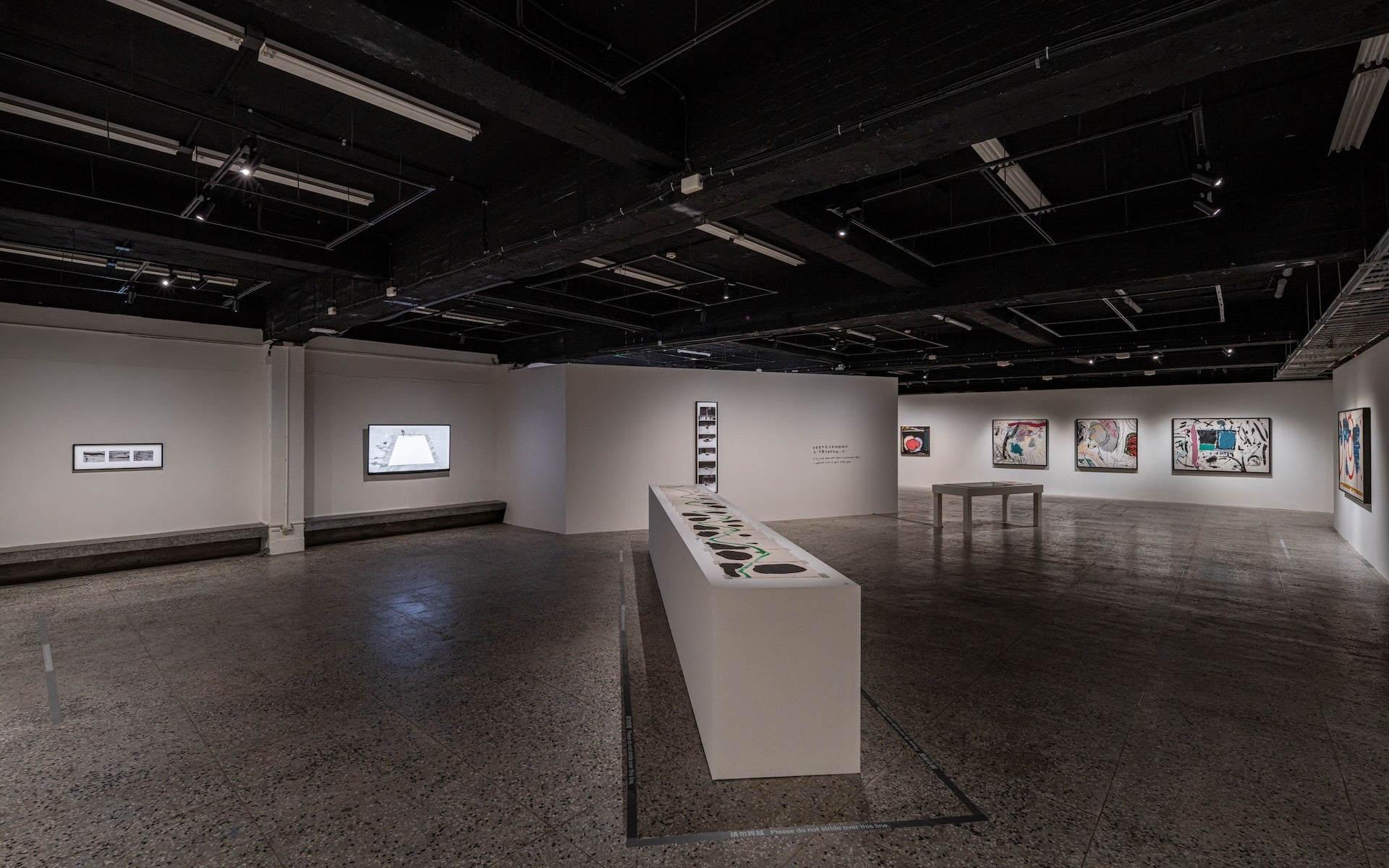 臺灣當代文化實驗場C-LAB-2026年度大展「我們正成為-WE-Are-Becoming」展出藝術家謝德慶早期的畫作初期的畫作。（C-LAB提供）