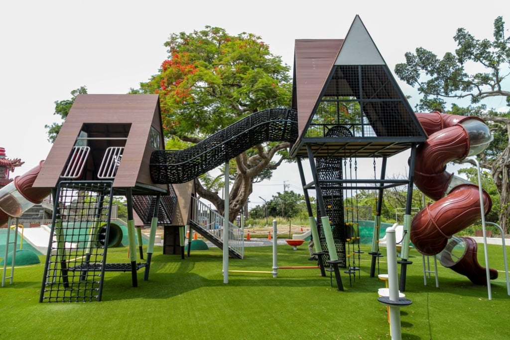 【特色公園】嘉義縣義竹國小附設遊戲場開放，樹屋、松鼠陪學童探索冒險