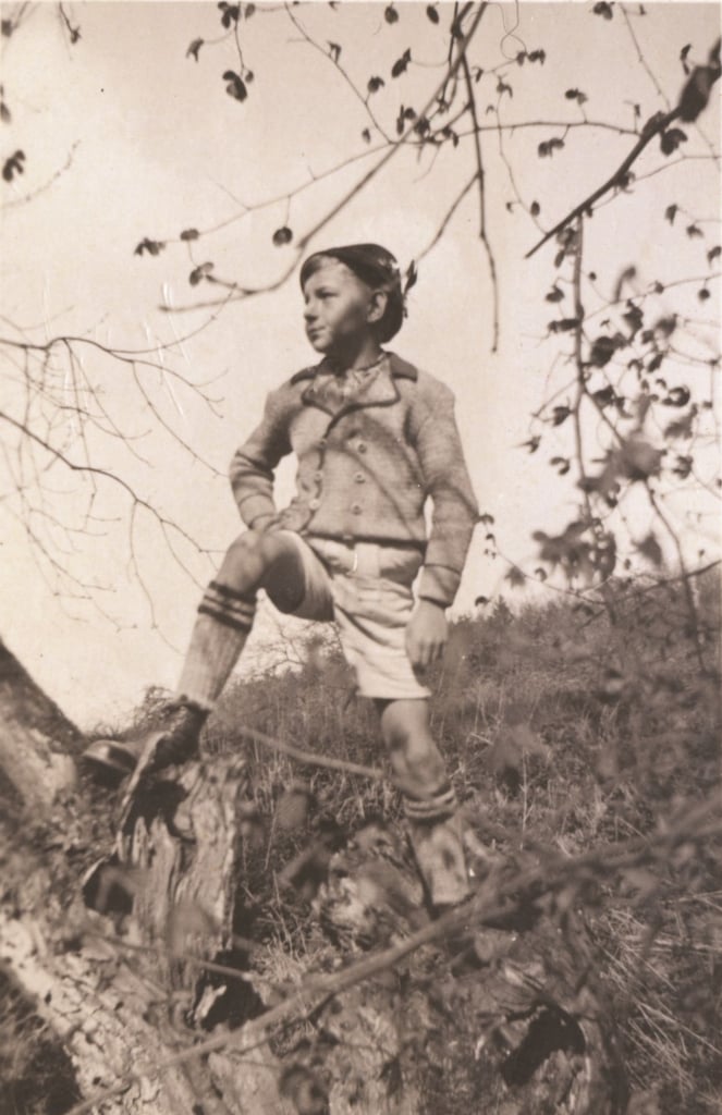 1935 年，我身穿提洛爾傳統服飾，攝於德國斯圖加特，我童年居住過的地方。