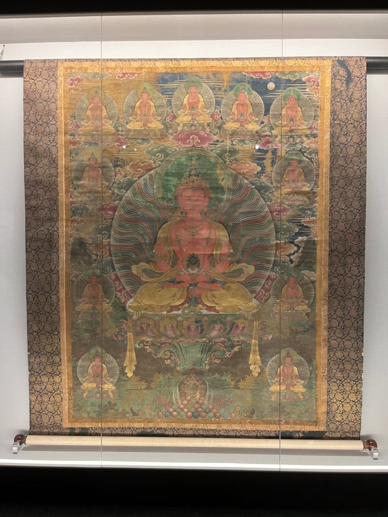 清〈無量壽佛大藏畫〉，絹本設色，240×169.5公分，國立歷史博物館藏。
